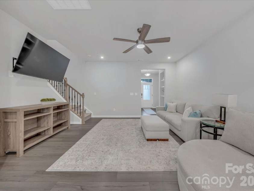 11310 Bartrams Way, Charlotte, NC 28278.  MLS# CAR4345308, YatesRealty ID 24575. Living Room