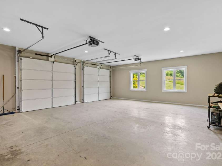 41 Bell Sprinkle Road, Weaverville, NC 28787.  MLS# CAR4268060, YatesRealty ID 24576. 2 cars attached garage