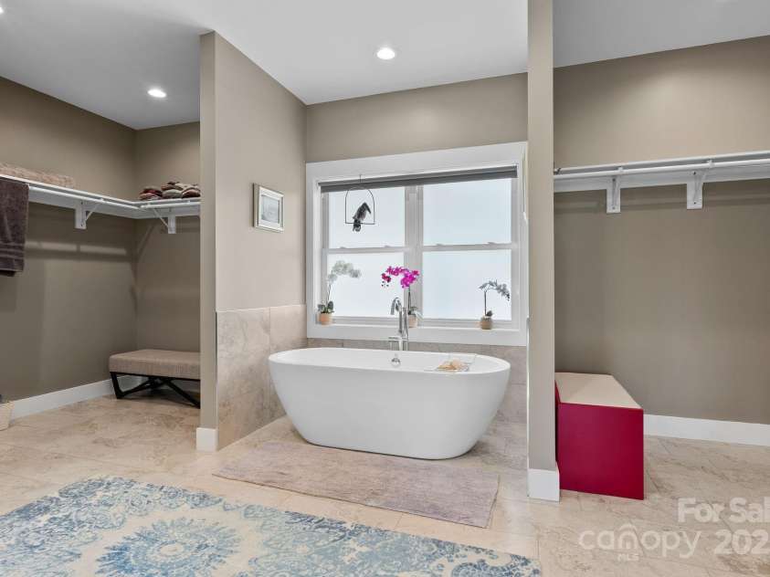 41 Bell Sprinkle Road, Weaverville, NC 28787.  MLS# CAR4268060, YatesRealty ID 24576. Primary tub