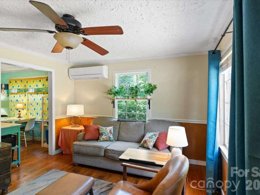 224 Aurora Drive, Asheville, NC 28805.  MLS# CAR4382926, YatesRealty ID 24577. 
