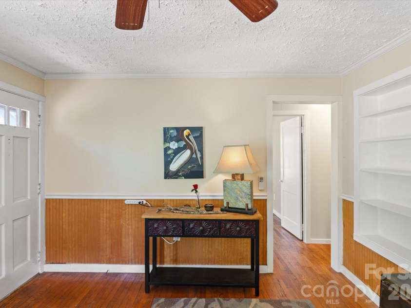 224 Aurora Drive, Asheville, NC 28805.  MLS# CAR4382926, YatesRealty ID 24577. 