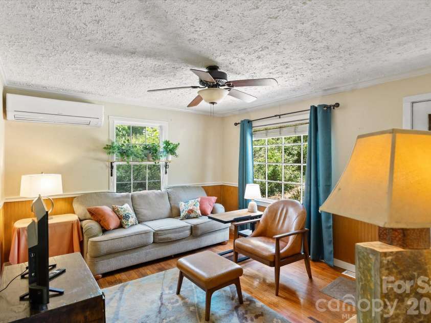 224 Aurora Drive, Asheville, NC 28805.  MLS# CAR4382926, YatesRealty ID 24577. 
