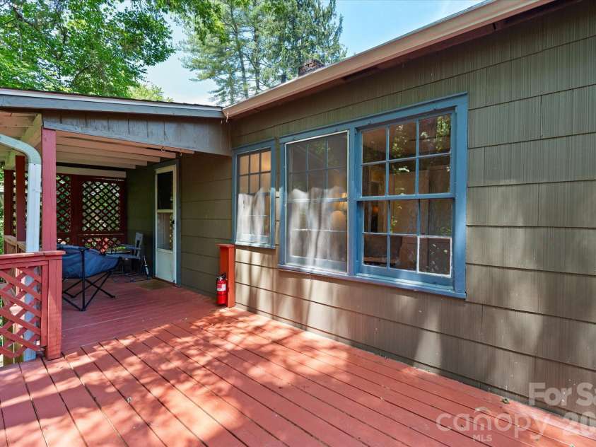 224 Aurora Drive, Asheville, NC 28805.  MLS# CAR4382926, YatesRealty ID 24577. 