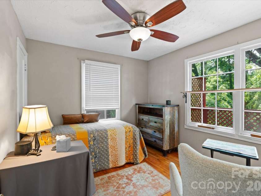 224 Aurora Drive, Asheville, NC 28805.  MLS# CAR4382926, YatesRealty ID 24577. 