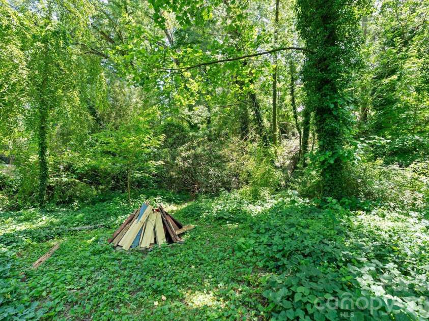 224 Aurora Drive, Asheville, NC 28805.  MLS# CAR4382926, YatesRealty ID 24577. 