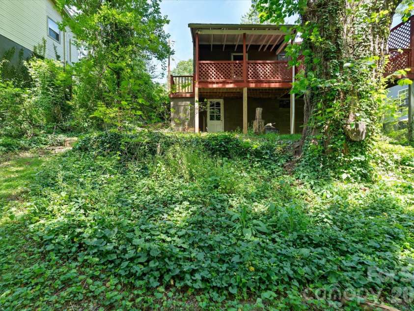 224 Aurora Drive, Asheville, NC 28805.  MLS# CAR4382926, YatesRealty ID 24577. 