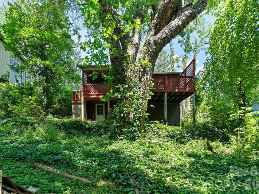 224 Aurora Drive, Asheville, NC 28805.  MLS# CAR4382926, YatesRealty ID 24577. 
