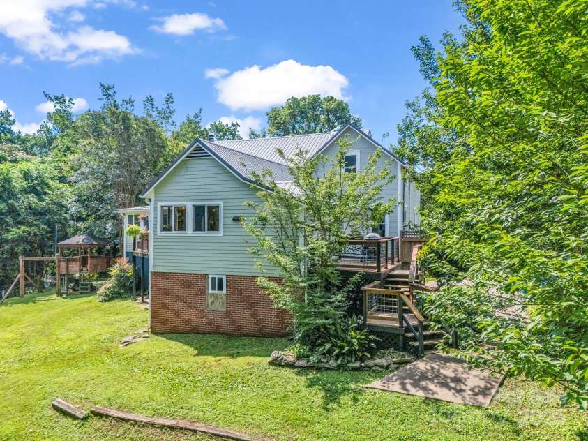 55 Lanier Street, Tryon, NC 28782.  MLS# CAR4276208, YatesRealty ID 24579. 