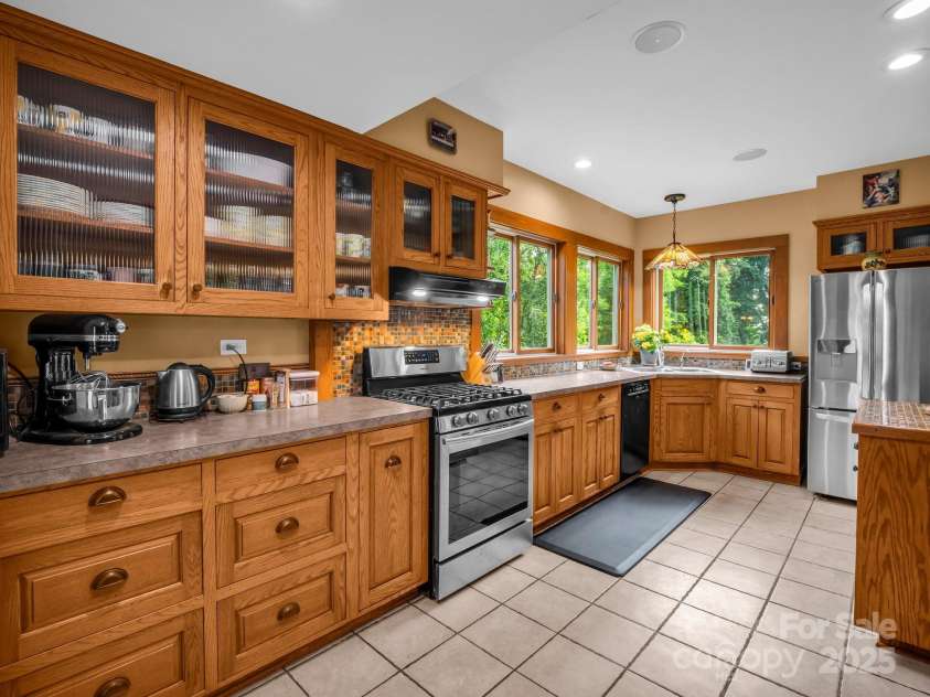 55 Lanier Street, Tryon, NC 28782.  MLS# CAR4276208, YatesRealty ID 24579. Plenty of counter space
