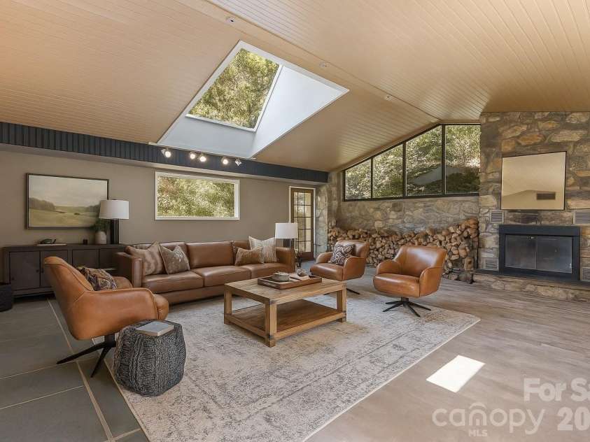 8 Covewood Road, Asheville, NC 28805.  MLS# CAR4364528, YatesRealty ID 24579. Virtually staged