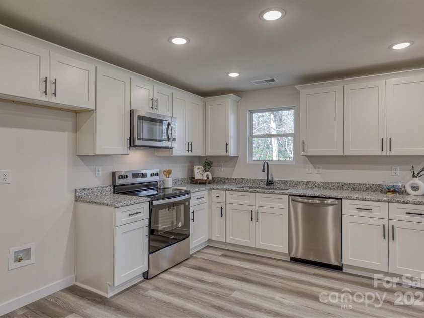 1460 23rd Street, Hickory, NC 28602.  MLS# CAR4215083, YatesRealty ID 2458. 