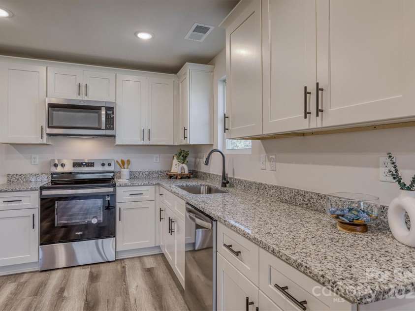 1460 23rd Street, Hickory, NC 28602.  MLS# CAR4215083, YatesRealty ID 2458. 