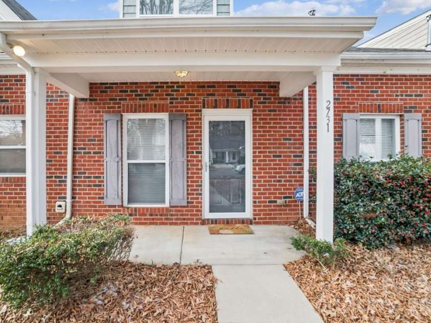 2731 Meadow Knoll Drive, Charlotte, NC 28269.  MLS# CAR4342315, YatesRealty ID 2458. 