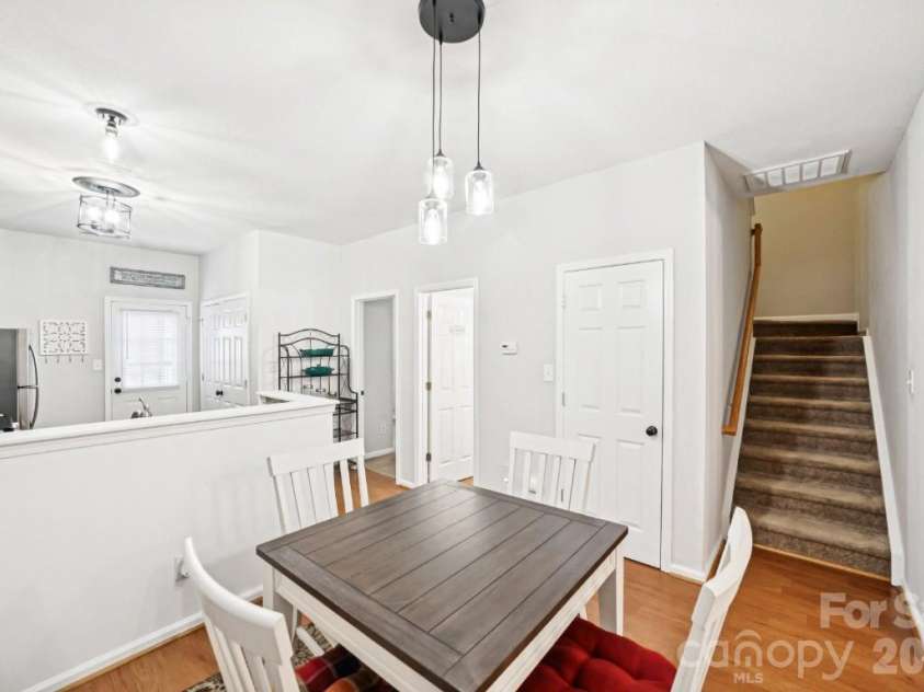 2731 Meadow Knoll Drive, Charlotte, NC 28269.  MLS# CAR4342315, YatesRealty ID 2458. 