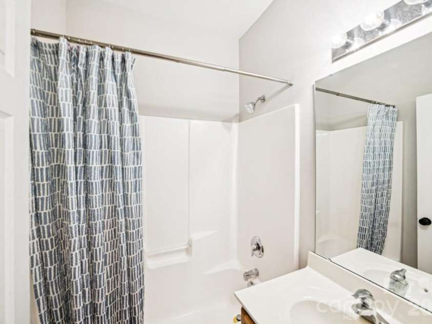 2731 Meadow Knoll Drive, Charlotte, NC 28269.  MLS# CAR4342315, YatesRealty ID 2458. 