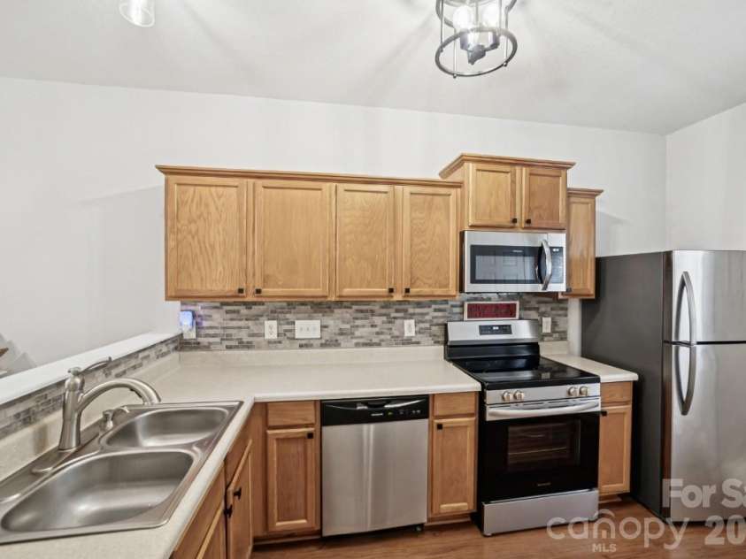2731 Meadow Knoll Drive, Charlotte, NC 28269.  MLS# CAR4342315, YatesRealty ID 2458. 