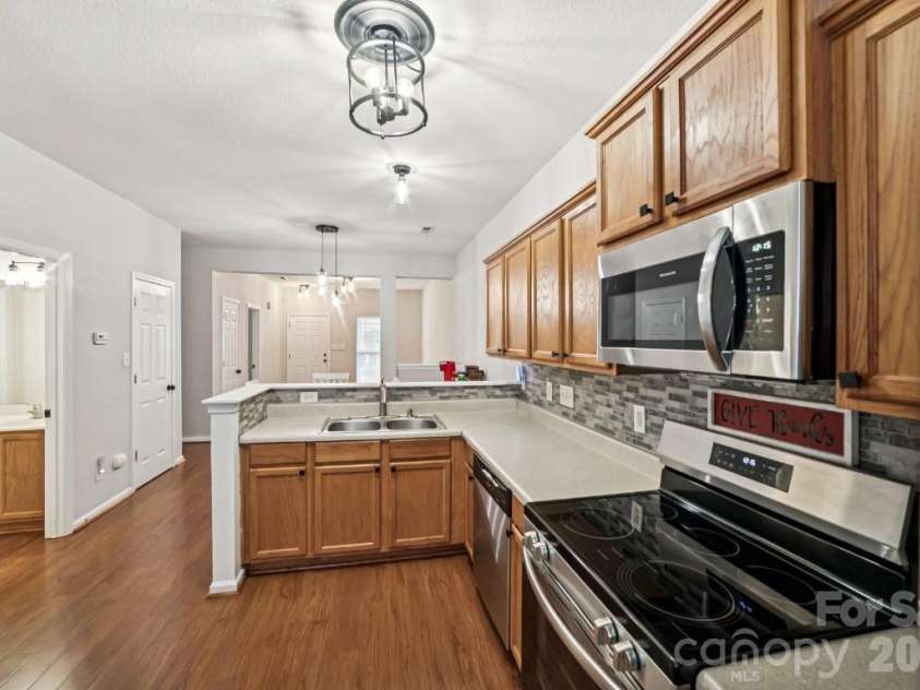 2731 Meadow Knoll Drive, Charlotte, NC 28269.  MLS# CAR4342315, YatesRealty ID 2458. 