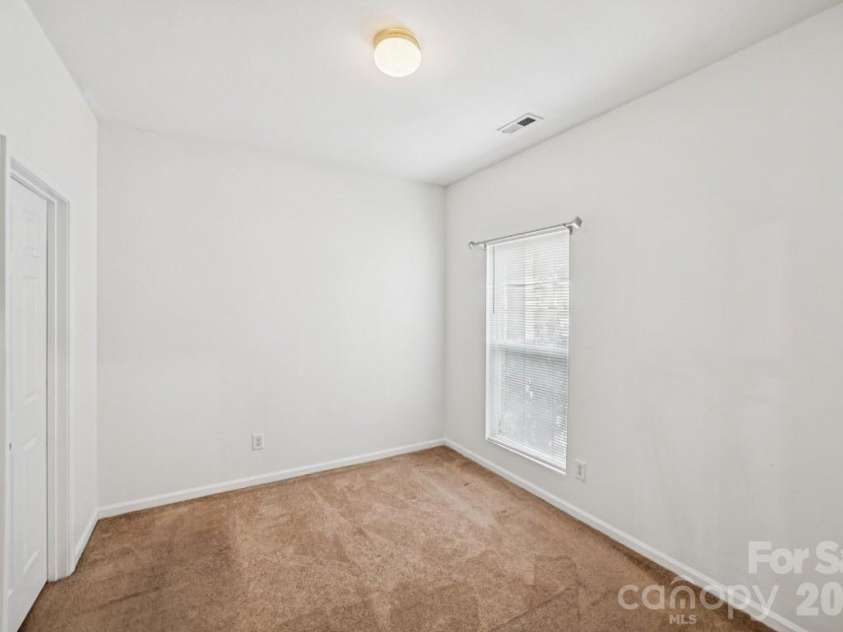 2731 Meadow Knoll Drive, Charlotte, NC 28269.  MLS# CAR4342315, YatesRealty ID 2458. 
