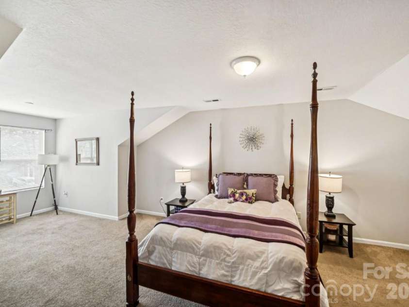 2731 Meadow Knoll Drive, Charlotte, NC 28269.  MLS# CAR4342315, YatesRealty ID 2458. 