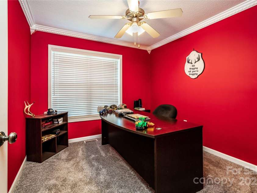 958 Hillard Lane, Lincolnton, NC 28092.  MLS# CAR4274774, YatesRealty ID 24580. 