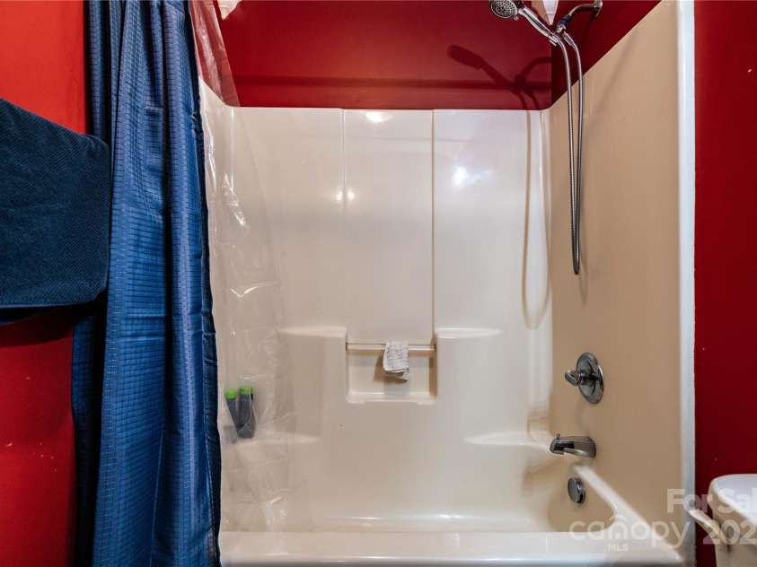 958 Hillard Lane, Lincolnton, NC 28092.  MLS# CAR4274774, YatesRealty ID 24580. 