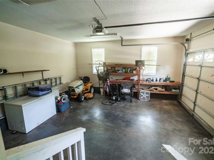 958 Hillard Lane, Lincolnton, NC 28092.  MLS# CAR4274774, YatesRealty ID 24580. 