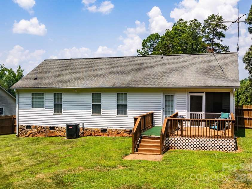 958 Hillard Lane, Lincolnton, NC 28092.  MLS# CAR4274774, YatesRealty ID 24580. 