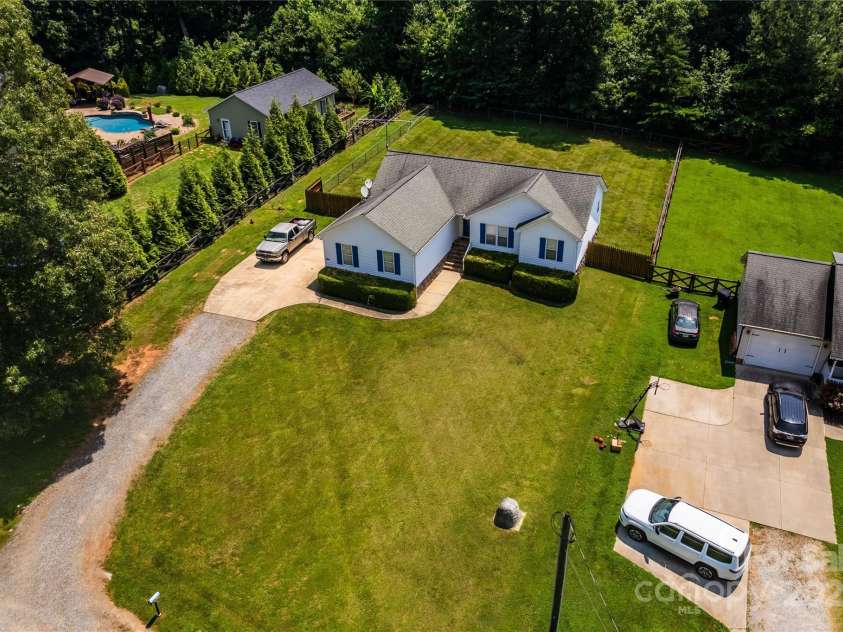 958 Hillard Lane, Lincolnton, NC 28092.  MLS# CAR4274774, YatesRealty ID 24580. 
