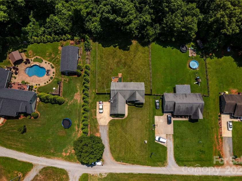 958 Hillard Lane, Lincolnton, NC 28092.  MLS# CAR4274774, YatesRealty ID 24580. 