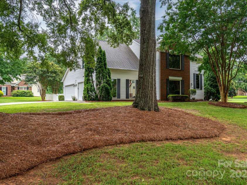 13403 Kensal Green Drive, Charlotte, NC 28278.  MLS# CAR4269012, YatesRealty ID 24582. 