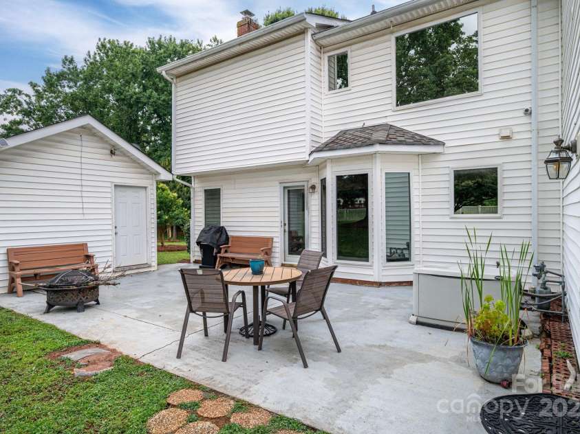 13403 Kensal Green Drive, Charlotte, NC 28278.  MLS# CAR4269012, YatesRealty ID 24582. 