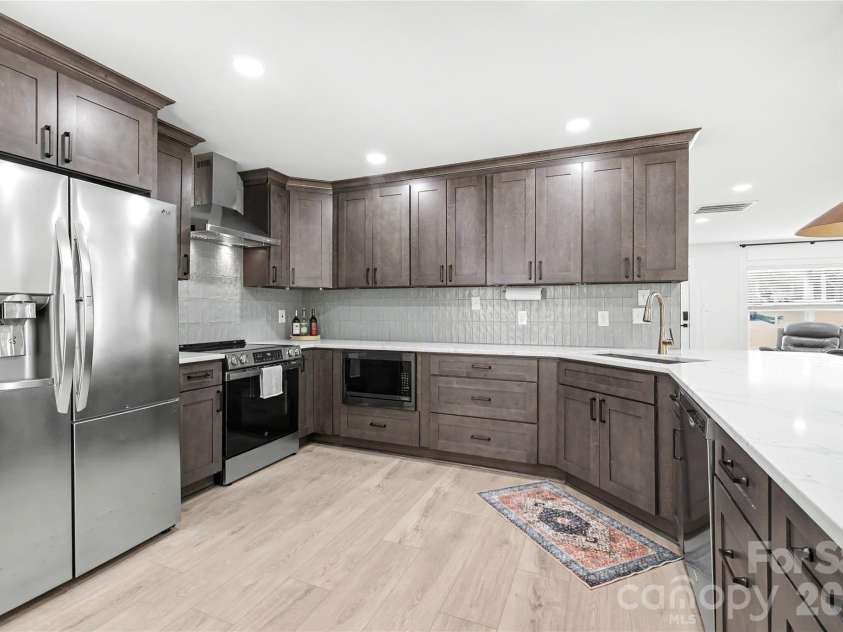 1213 Allegiance Drive, Charlotte, NC 28217.  MLS# CAR4367482, YatesRealty ID 24583. 