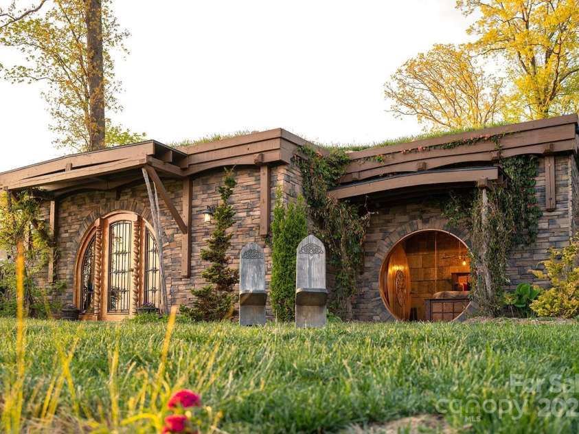 75 Treehouse Haven, Asheville, NC 28804.  MLS# CAR4268063, YatesRealty ID 24583. 