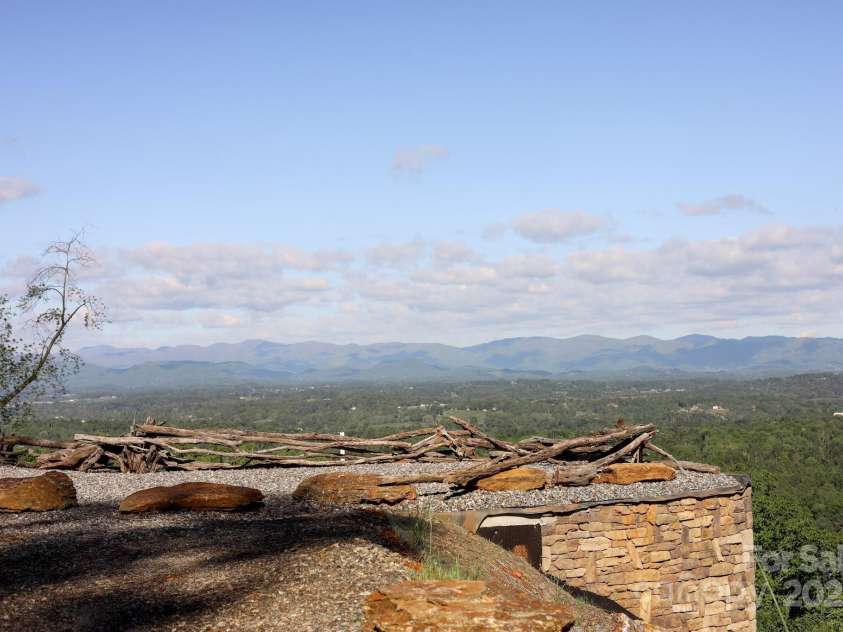 75 Treehouse Haven, Asheville, NC 28804.  MLS# CAR4268063, YatesRealty ID 24583. 
