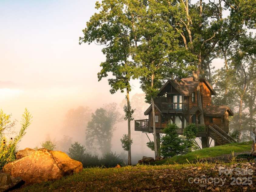 75 Treehouse Haven, Asheville, NC 28804.  MLS# CAR4268063, YatesRealty ID 24583. 