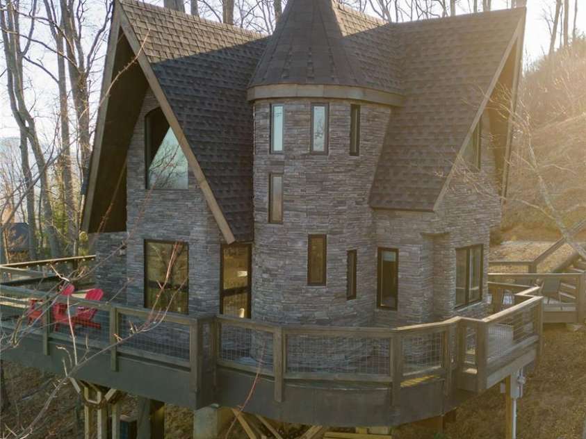 75 Treehouse Haven, Asheville, NC 28804.  MLS# CAR4268063, YatesRealty ID 24583. 
