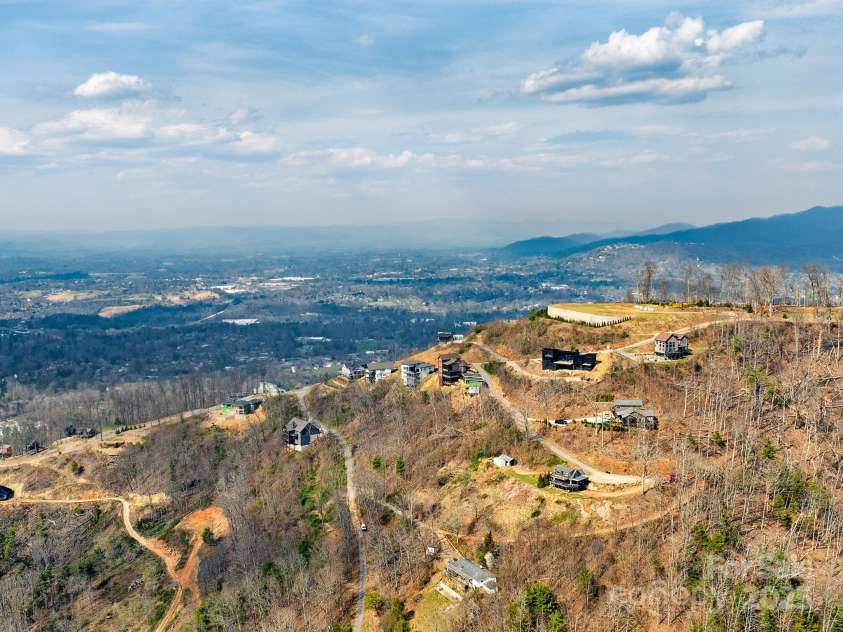 75 Treehouse Haven, Asheville, NC 28804.  MLS# CAR4268063, YatesRealty ID 24583. 