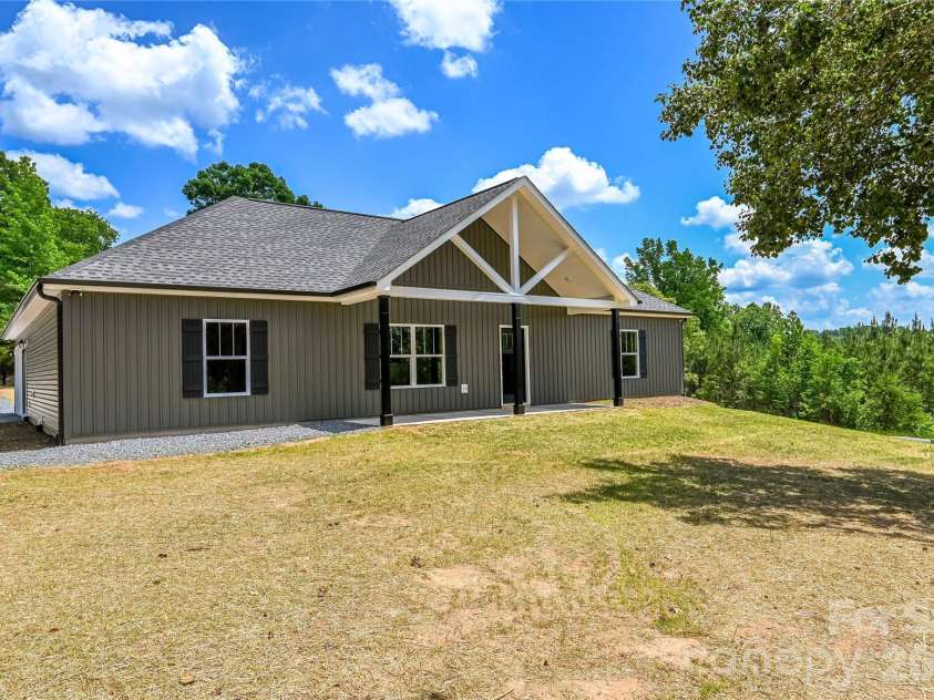 3100 Henry Knob Road, Clover, SC 29710.  MLS# CAR4385141, YatesRealty ID 24585. 