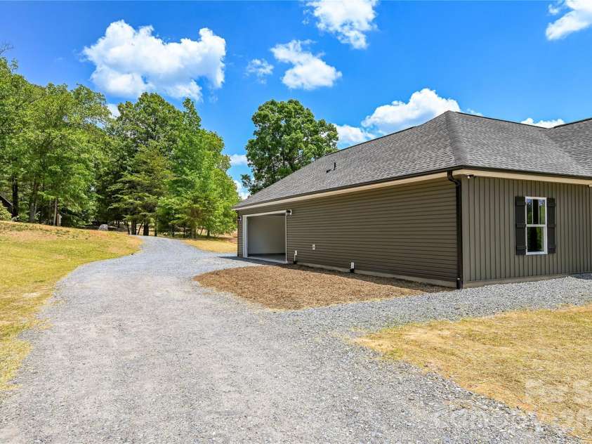 3100 Henry Knob Road, Clover, SC 29710.  MLS# CAR4385141, YatesRealty ID 24585. 