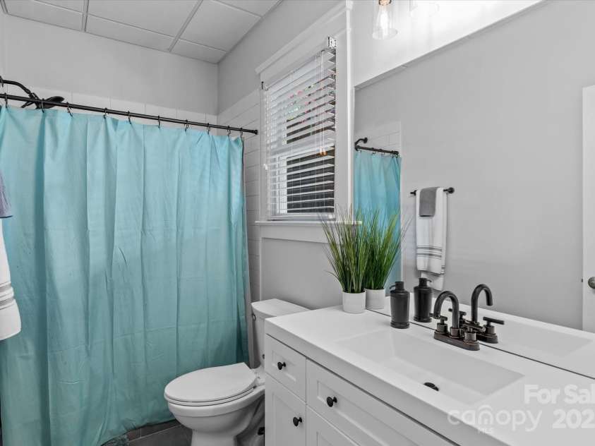 615 Oak Drive, Huntersville, NC 28078.  MLS# CAR4270830, YatesRealty ID 24585. Basement Full Bath