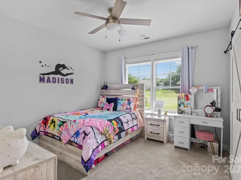 615 Oak Drive, Huntersville, NC 28078.  MLS# CAR4270830, YatesRealty ID 24585. Bedrooom 4