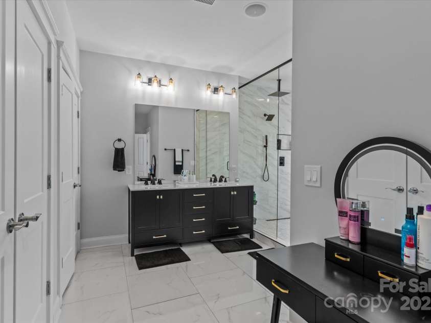 615 Oak Drive, Huntersville, NC 28078.  MLS# CAR4270830, YatesRealty ID 24585. Primary Bathroom w/Wet Room