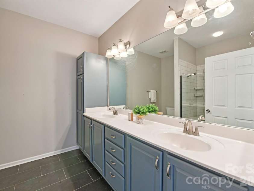 8603 Bookwalter Court, Charlotte, NC 28277.  MLS# CAR4340517, YatesRealty ID 24586. 1st Floor Ensuite
