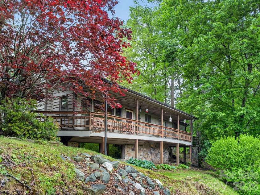 255 Westover Lane, Burnsville, NC 28714.  MLS# CAR4379846, YatesRealty ID 24587. 