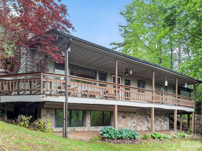 255 Westover Lane, Burnsville, NC 28714.  MLS# CAR4379846, YatesRealty ID 24587. 