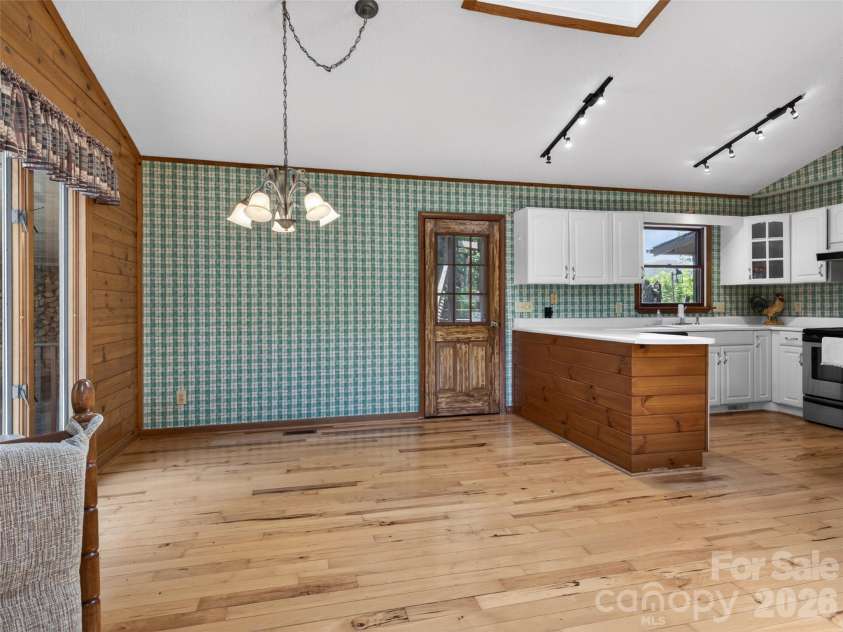 255 Westover Lane, Burnsville, NC 28714.  MLS# CAR4379846, YatesRealty ID 24587. 