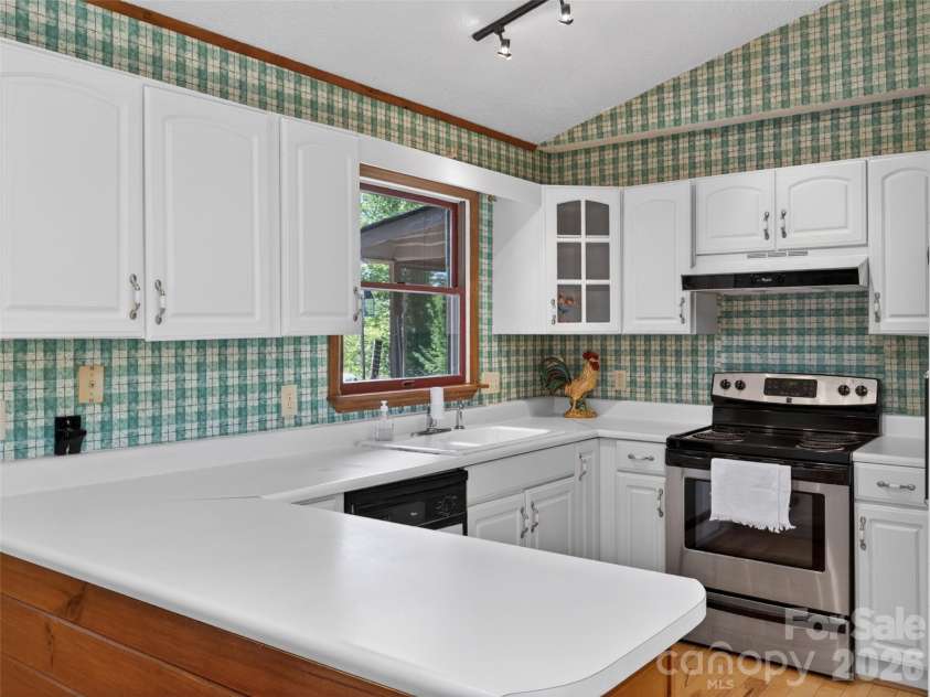 255 Westover Lane, Burnsville, NC 28714.  MLS# CAR4379846, YatesRealty ID 24587. 