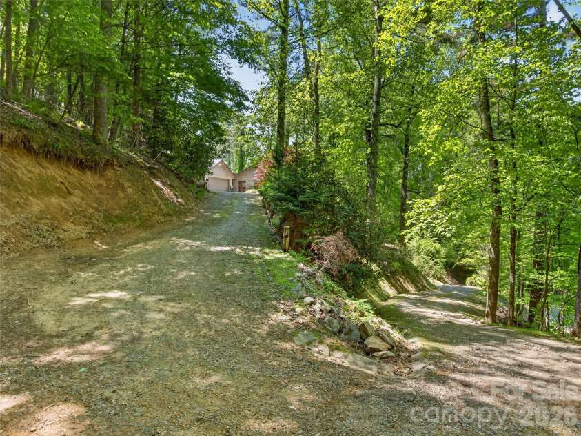 255 Westover Lane, Burnsville, NC 28714.  MLS# CAR4379846, YatesRealty ID 24587. 