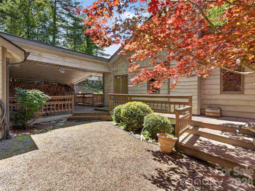 255 Westover Lane, Burnsville, NC 28714.  MLS# CAR4379846, YatesRealty ID 24587. 