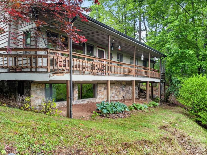 255 Westover Lane, Burnsville, NC 28714.  MLS# CAR4379846, YatesRealty ID 24587. 